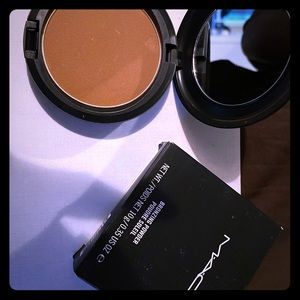 MAC bronzing powder